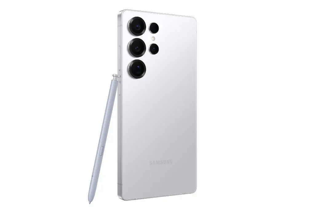 065-galaxy-s25ultra-titaniumwhitesilver-device-spen-back-l30 - Copie.webp