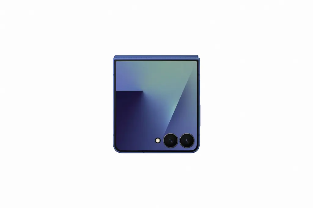 003-galaxy-zflip7-blueshadow-closedfront.webp