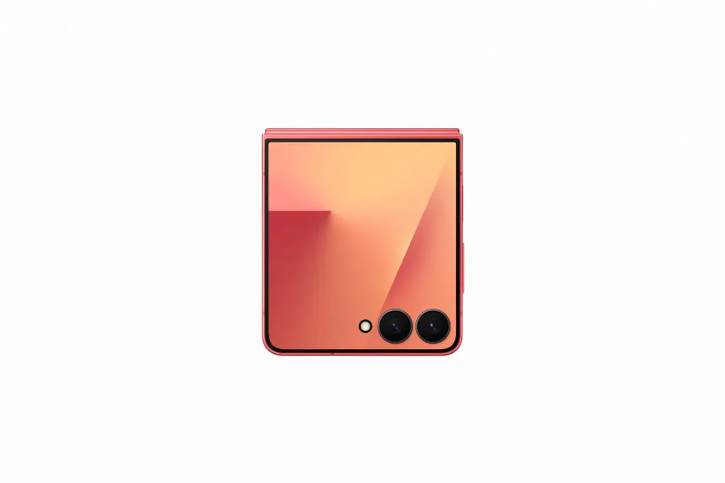 013-galaxy-zflip7-coralred-closedfront.webp